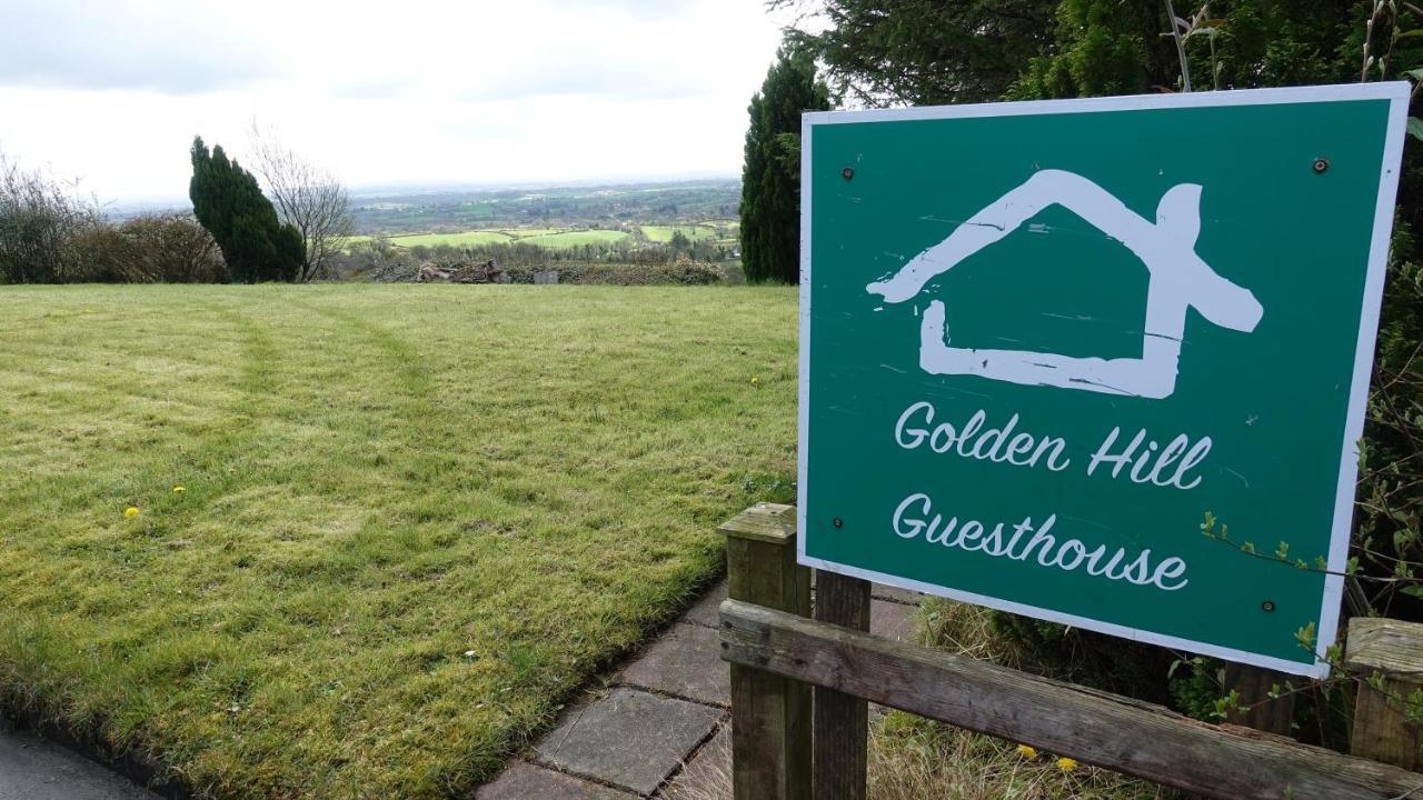 Goldenhill Guesthouse โอมากห์ ภายนอก รูปภาพ