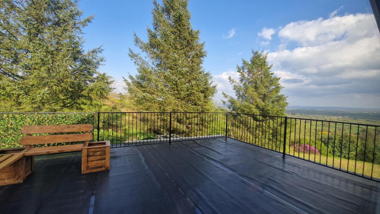 Goldenhill Guesthouse โอมากห์ ภายนอก รูปภาพ