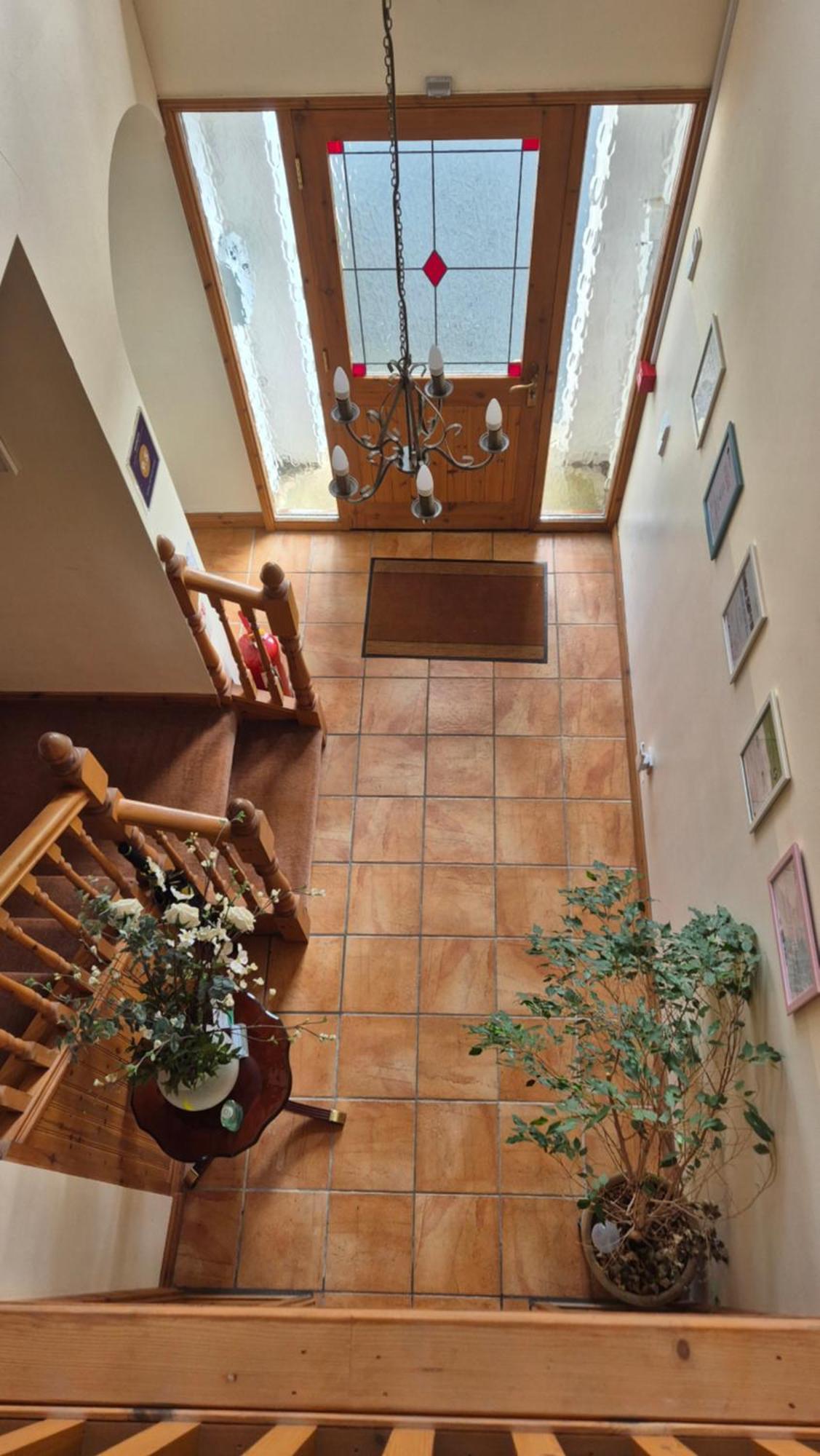 Goldenhill Guesthouse โอมากห์ ภายนอก รูปภาพ