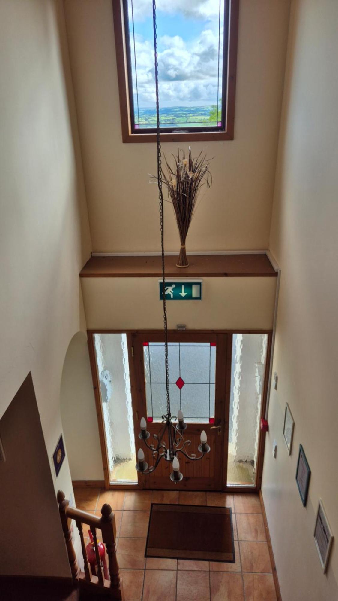 Goldenhill Guesthouse โอมากห์ ภายนอก รูปภาพ